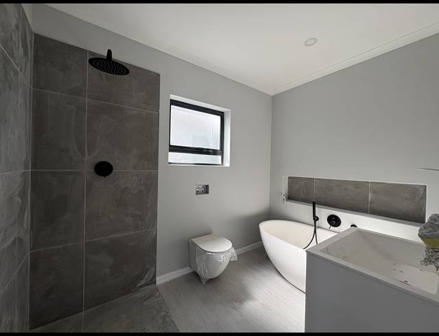 3 BEDROOM HOUSE FOR SALE IN SANDOWN
